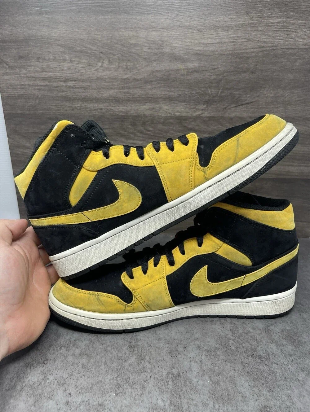 Air Jordan 1 Mid Reverse New Love Mens Size 12 Yellow Black 554724-071